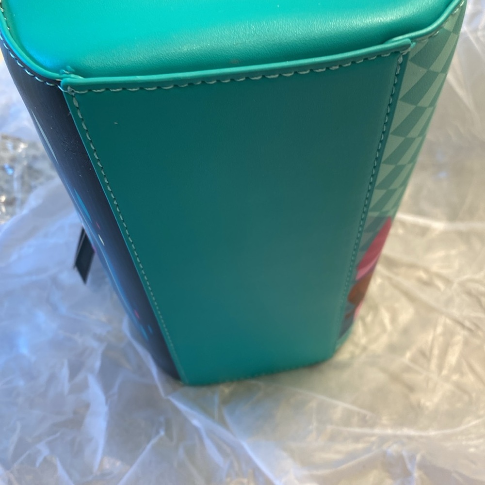 ✨✨SOLD✨✨Loungefly Disney Tangled Rapunzel Castle Glow in the Dark Crossbody Bag - Picture 12 of 14